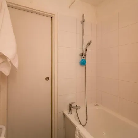 아파트 Sleeps 4